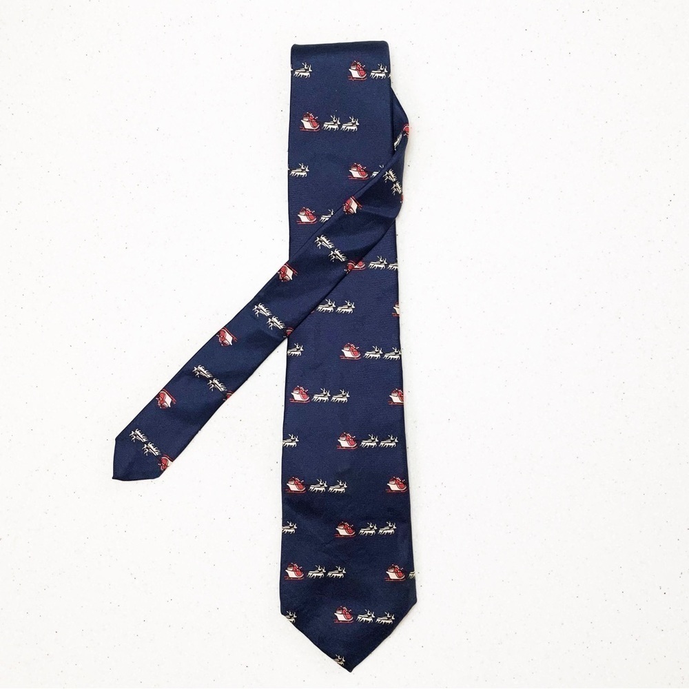 Cape Cod 100% Silk Novelty Print Santa Clause Sled & Reindeer Mens Necktie